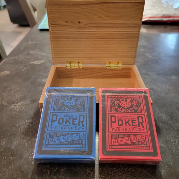 ACES OVER KINGS WOODEN CARD BOX WITH 2 DECKS OF POKER CARDS - Picture 4 of 6